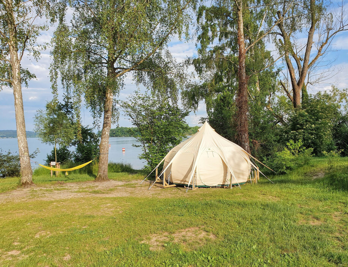 Konstanz-Litzelstetten-Bodensee-Camping-Glampingzelt-Wiese-01_Copyright_MTK-Britta-Frischmuth